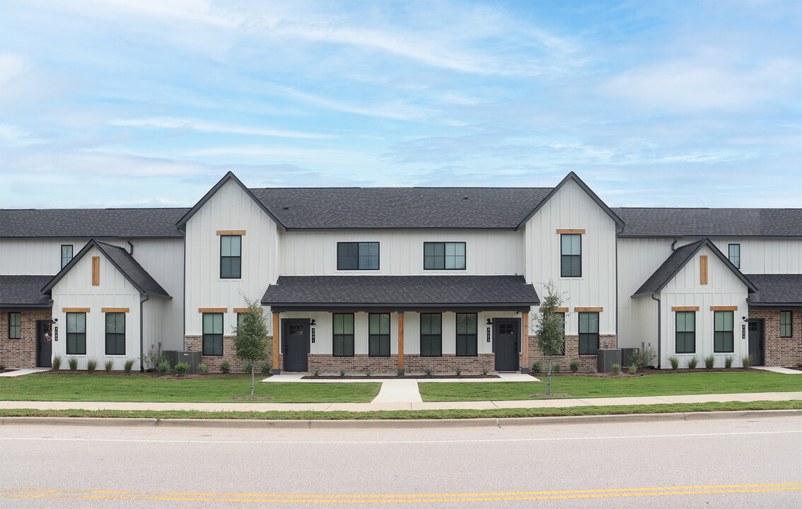 Charleston Mills Luxury Townhomes in College Station, TX - Building Photo