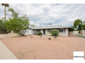 3912 E Shaw Butte Dr in Phoenix, AZ - Building Photo - Building Photo