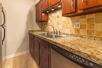 455 W St James Pl in Chicago, IL - Building Photo - Building Photo