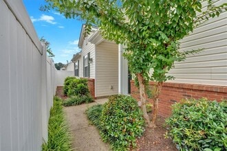106 Manley Ct in Woodstock, GA - Building Photo - Building Photo