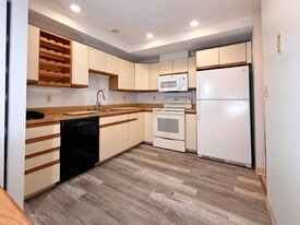 1805 Beacon St, Unit 304 in Brookline, MA - Building Photo