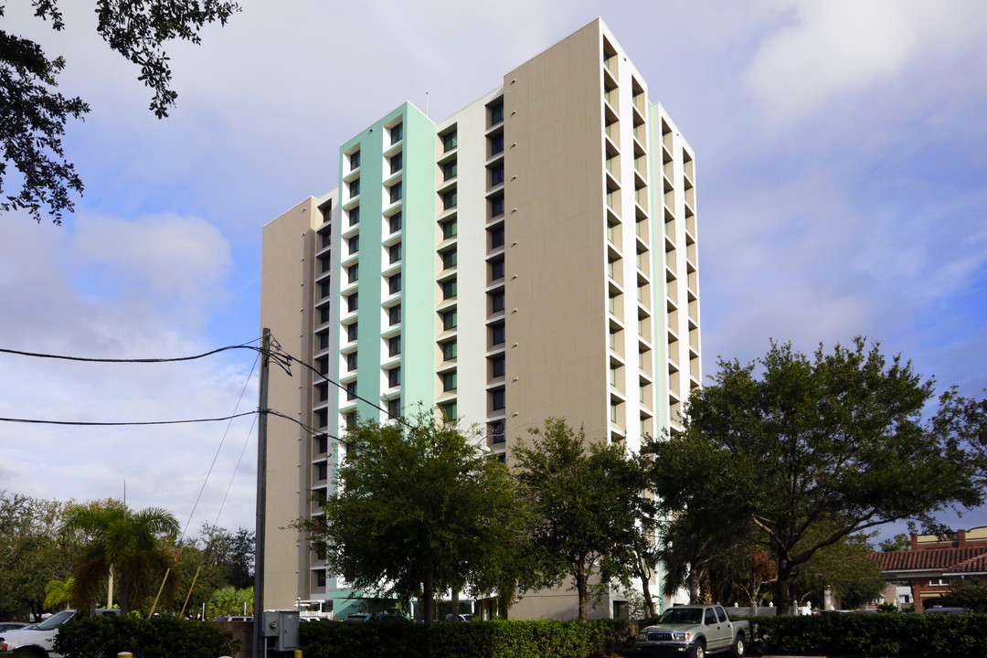 Peterborough Apartments in St. Petersburg, FL - Building Photo