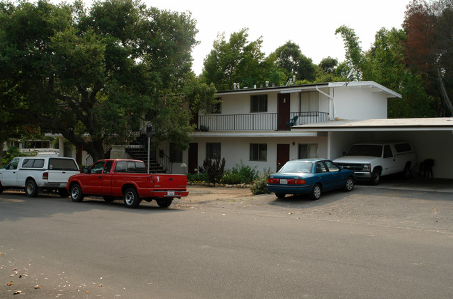 222 W Constance Ave in Santa Barbara, CA - Building Photo - Building Photo