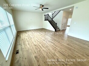 709 Crested Pt Dr in Eureka, MO - Building Photo - Building Photo