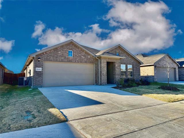 8449 Hollymead Ln in Fort Worth, TX - Building Photo