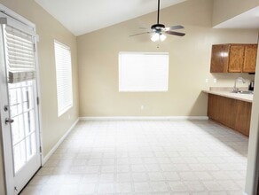 5026 La Pinta Maria Dr in Bakersfield, CA - Building Photo - Building Photo