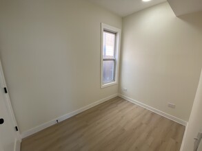 1322 W Ohio St, Unit 2R in Chicago, IL - Foto de edificio - Building Photo