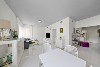 1000 Meridian Ave, Unit 12 in Miami Beach, FL - Foto de edificio - Building Photo