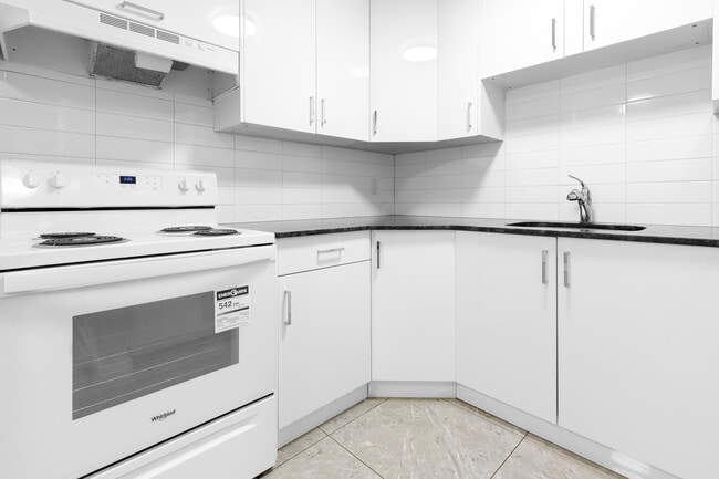 Ekota Manor in Edmonton, AB - Building Photo - Building Photo