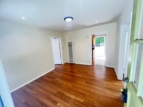 2019 Cypress Ave in San Diego, CA - Foto de edificio - Building Photo