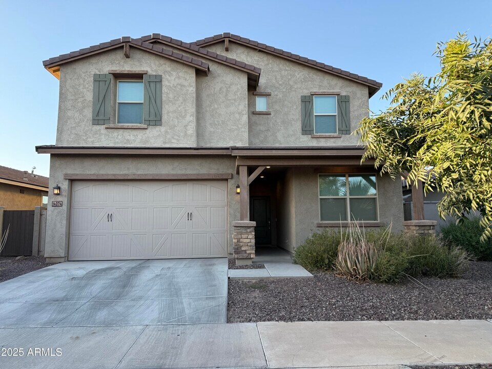 14074 W Valentine St in Surprise, AZ - Building Photo