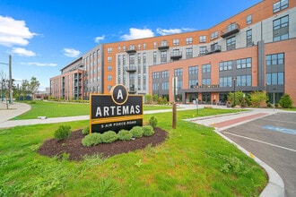 Artemas in Everett, MA - Foto de edificio - Building Photo