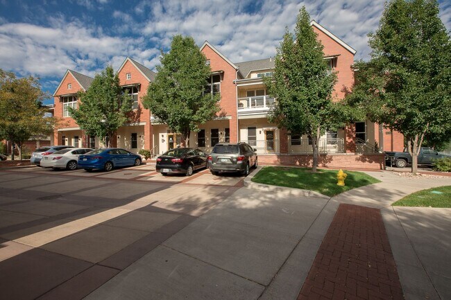 409 Mason Ct in Fort Collins, CO - Foto de edificio - Building Photo