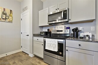 4202 Lunar Cyn Ave in North Las Vegas, NV - Building Photo - Building Photo
