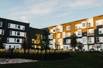 785 Sterling Lyon Pkwy in Winnipeg, MB - Building Photo - Building Photo