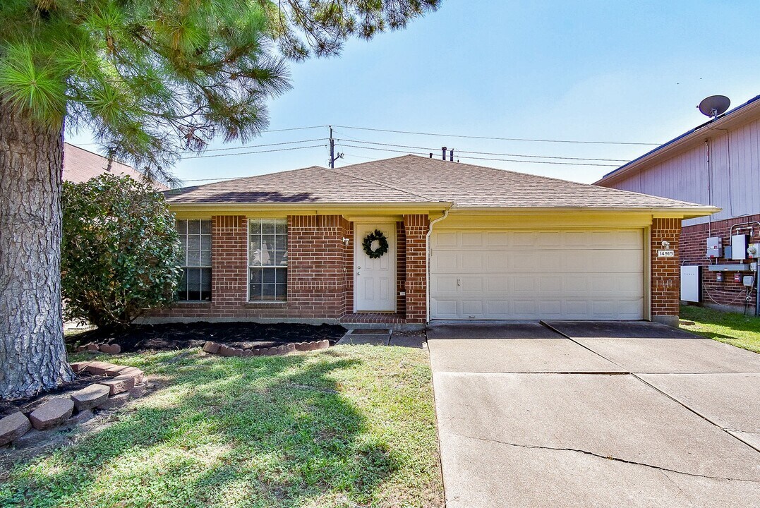14915 Willow Hearth Dr in Houston, TX - Building Photo