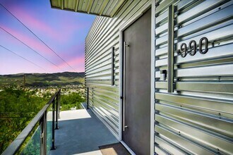 990 Alta Vista Rd in Simi Valley, CA - Foto de edificio - Building Photo