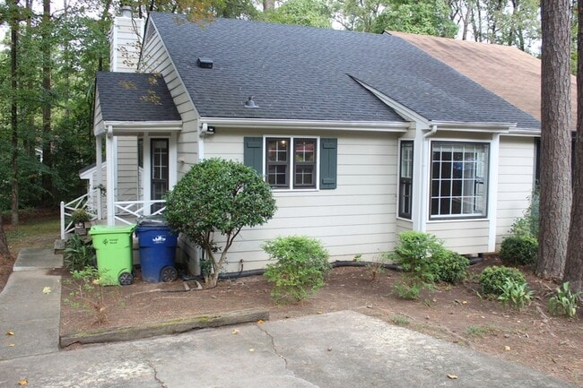 property at 5921 Applewood Ln