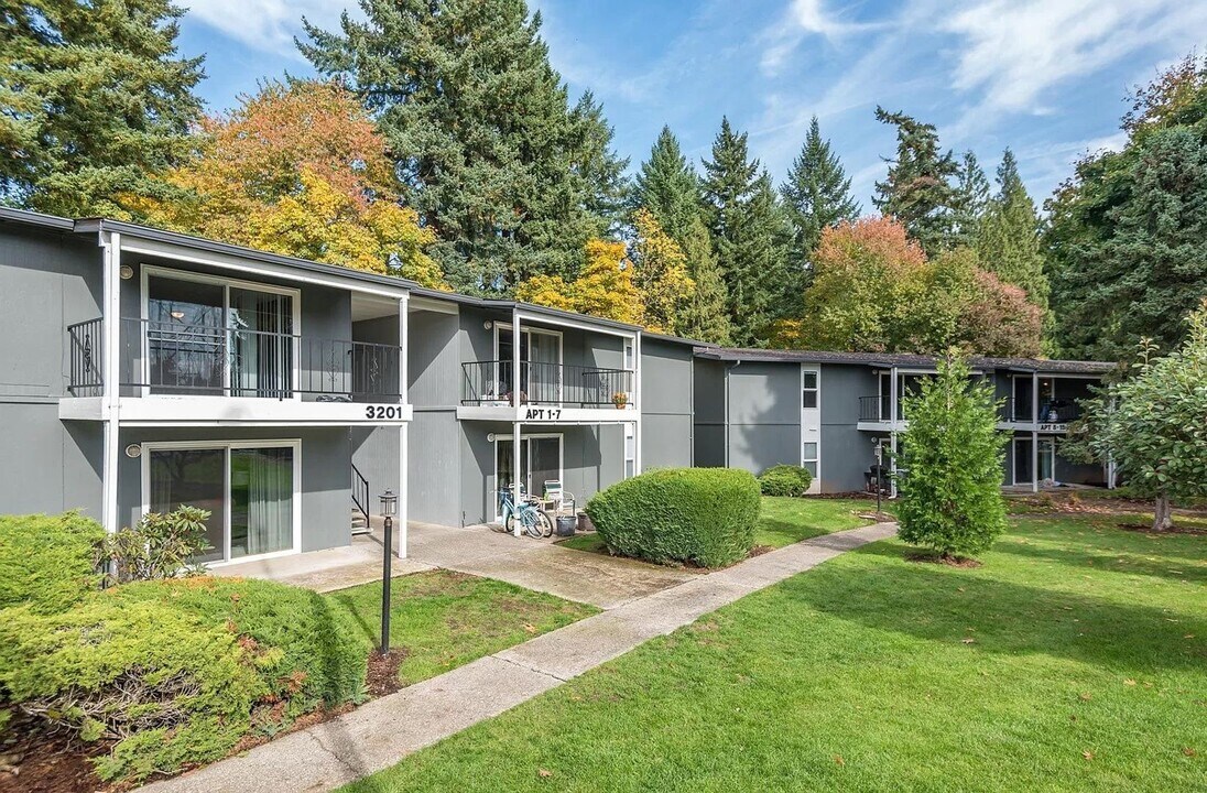 Cedar Lane in Vancouver, WA - Foto de edificio