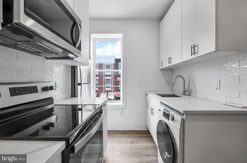 2046 E Huntingdon St in Philadelphia, PA - Building Photo
