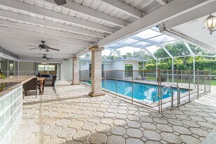 14644 SW 83rd Pl in Palmetto Bay, FL - Building Photo