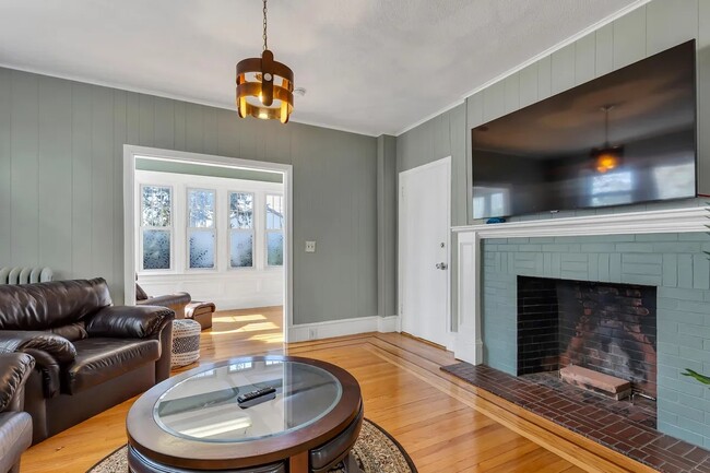 117 Cole Ave, Unit 1