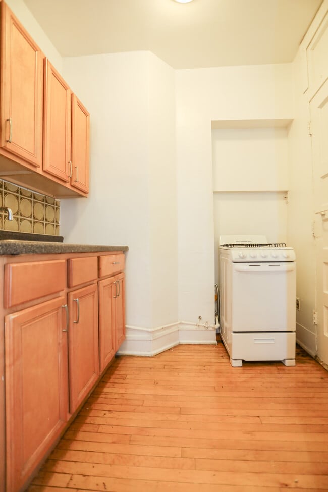 1361 W Greenleaf Ave, Unit #2B