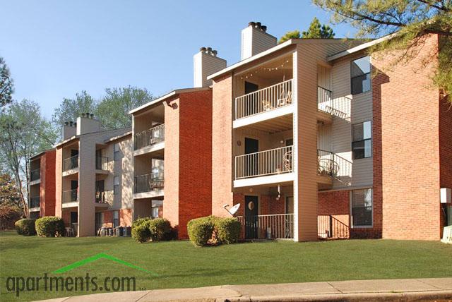 Royal Hills in Tuscaloosa, AL - Building Photo - Building Photo