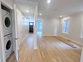 33 Gore St, Unit 1 in Cambridge, MA - Building Photo - Building Photo