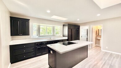 2329 Canonita Dr in Fallbrook, CA - Building Photo - Building Photo