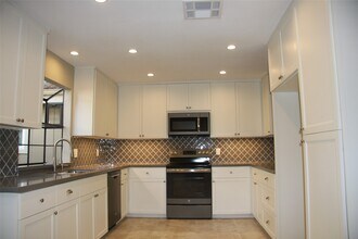 2227 Highland Hills Dr in Sugar Land, TX - Building Photo - Building Photo