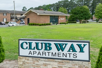 Clubway Apartments in Greenville, NC - Foto de edificio - Building Photo