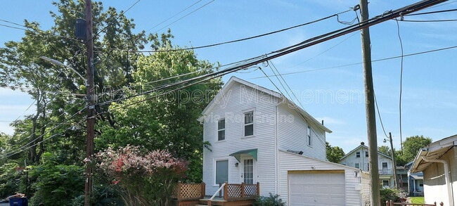 property at 1819 E Walnut St