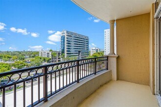 3232 SW 22nd St in Miami, FL - Building Photo - Building Photo