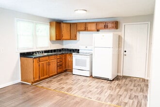1136 Valley Dr SW in Knoxville, TN - Building Photo - Building Photo