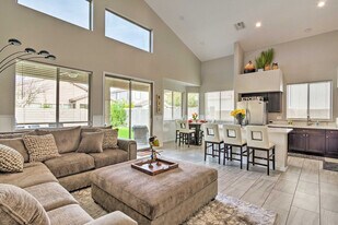 8790 W Hayward Ave in Glendale, AZ - Building Photo