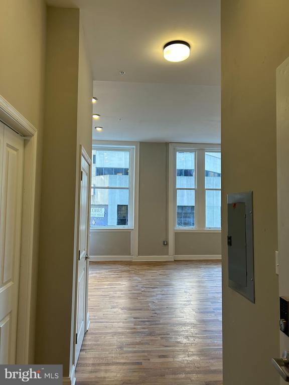 100 W Lexington St in Baltimore, MD - Building Photo - Building Photo