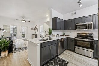 NEO at Midtown in Dallas, TX - Building Photo - Building Photo