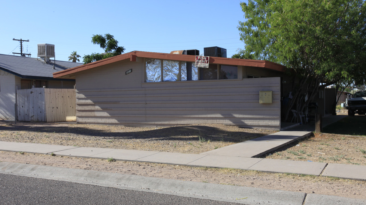 4803 E Willetta St in Phoenix, AZ - Foto de edificio