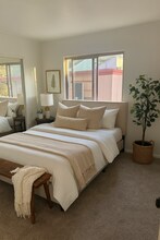 5422 Adobe Falls Rd in San Diego, CA - Building Photo - Building Photo