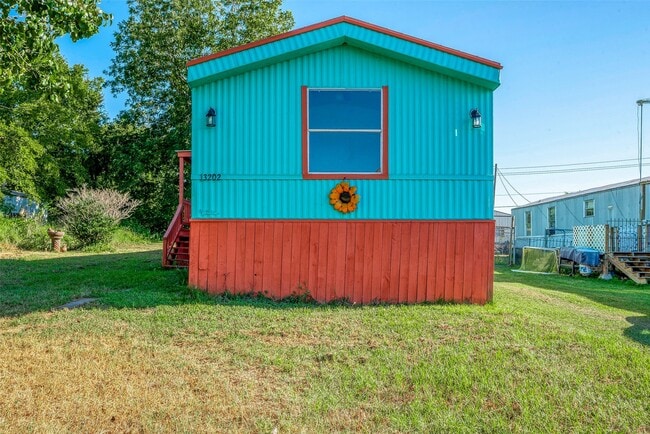 property at 13202 Hilltop Ct