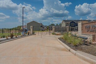 Unit Building 7 Unit B in Willis, TX - Building Photo