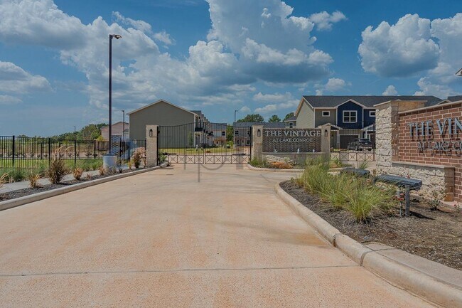 property at 14010 Longstreet Rd