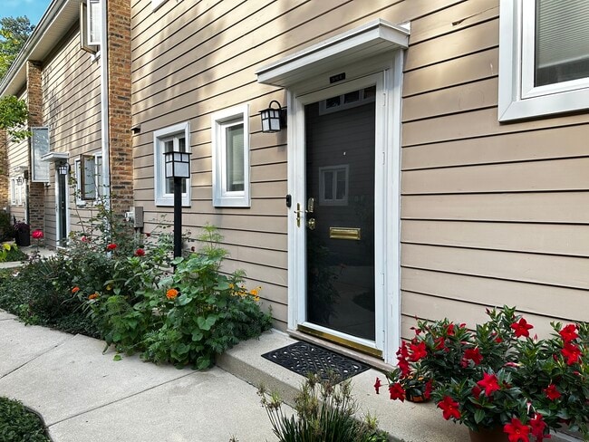 property at 315 Hawthorn Ave