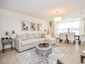 200 Carney St in Glen Cove, NY - Building Photo - Building Photo