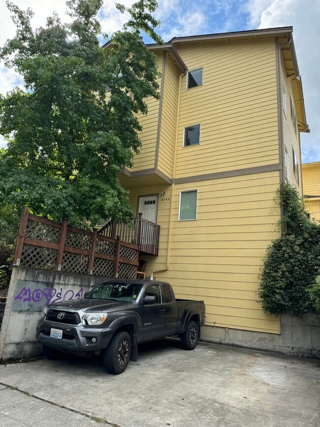 4743 20th Ave NE in Seattle, WA - Building Photo - Building Photo