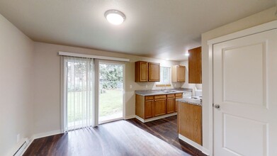 7804 186th St Ct E-Unit -7806 in Puyallup, WA - Building Photo - Building Photo