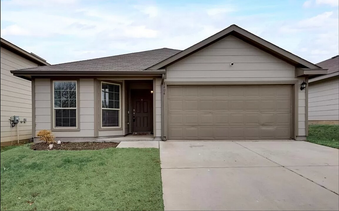 1404 Glen Garden Dr in Fort Worth, TX - Building Photo