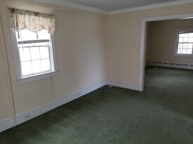 10 Church St, Unit B in Willow Grove, PA - Building Photo - Building Photo