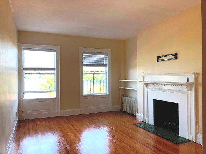 471 Beacon St, Unit 470-8 in Boston, MA - Building Photo